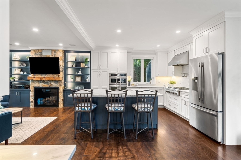 Blue island, white cabinets